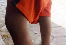 Niño camina encadenado en comunidad de Ocosingo, Chiapas