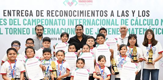 Eduardo Ramírez felicita a estudiantes de Chiapas por sus logros en torneos internacionales de matemáticas