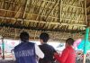Rescatan a tres menores que eran arrastrados por las olas
