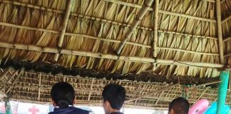 Rescatan a tres menores que eran arrastrados por las olas