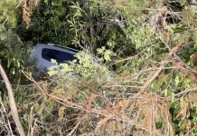 Conductor pierde el control y cae a barranco de 10 metros en Comitán