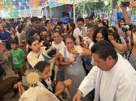 San Roque reúne a fieles que llevan a sus mascotas a recibir la bendición