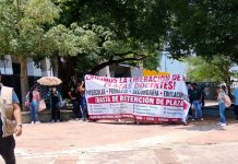 Maestros protestan en Tuxtla por falta de plazas y exigen transparencia en asignaciones