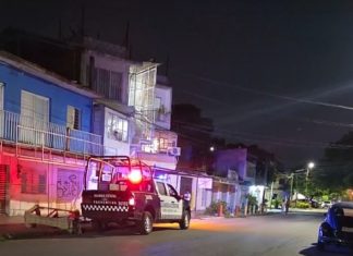 Adulto mayor fallece tras desvanecerse en la vía pública en Tuxtla