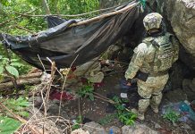 Ejército desmantela puesto de vigilancia presuntamente usado por grupos delictivos en Comalapa