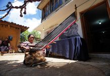 Buscan proteger a artesanas de Chiapas contra explotación y pagos injustos