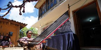 Buscan proteger a artesanas de Chiapas contra explotación y pagos injustos
