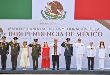 Eduardo Ramírez presencia el Desfile Militar acompañado por miles de chiapanecas y chiapanecos