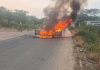 Sujetos desconocidos incendian vehículos en Cintalapa