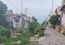 Vecinos de Santa Cruz reclaman obras para reparar calles en Tuxtla