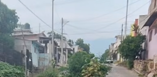 Vecinos de Santa Cruz reclaman obras para reparar calles en Tuxtla
