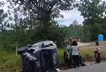 Choque y volcadura sobre la carretera Ocosingo-SCLC