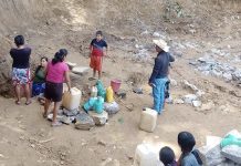 Kilómetros de caminata para conseguir agua en Tila