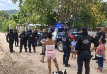 Hombre resulta herido de bala en un terreno baldío de Tuxtla