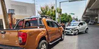 Semáforo en rojo provoca fuerte choque en el Libramiento Sur de Tuxtla