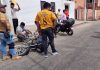 Choque de motos deja dos heridos en Comitán