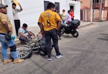 Choque de motos deja dos heridos en Comitán