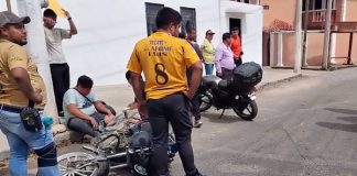 Choque de motos deja dos heridos en Comitán