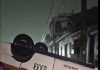 Taxi choca contra poste y vuelca en Comitán; conductor es detenido