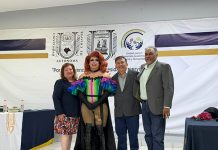 Alumno de la UNACH se presenta a su examen vestido de Drag, se gradua con honores