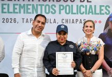 Eduardo Ramírez entrega certificados de bachillerato a policías de seis municipios