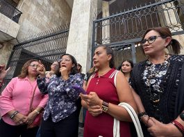 Activistas se manifiestan contra impugnación del PAN a la reforma de paridad