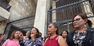 Activistas se manifiestan contra impugnación del PAN a la reforma de paridad