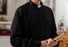 Alertan en Chiapas por sacerdotes falsos que piden dinero