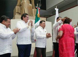 Juan Carlos Moreno Guillén presente en la entrega de la Medalla al Mérito “Notaria Laura Martínez Chanona”