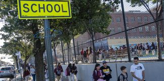 Las escuelas públicas de EE.UU. vetaron 12 mil libros en el último curso, un récord